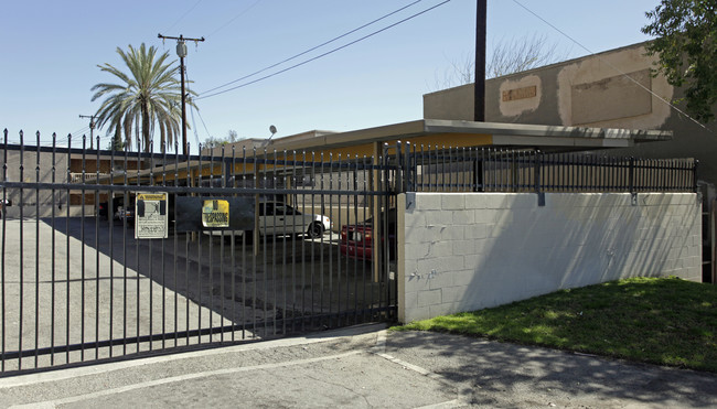 1405 E Lynwood Dr in San Bernardino, CA - Building Photo - Building Photo