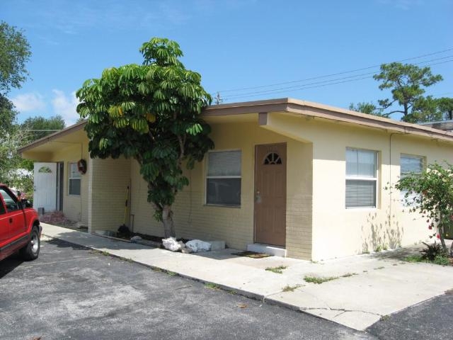 1920 Suwanee Ave in Ft. Myers, FL - Foto de edificio - Building Photo