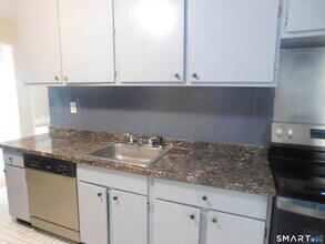 45 Oakview Cir in Bridgeport, CT - Building Photo - Building Photo