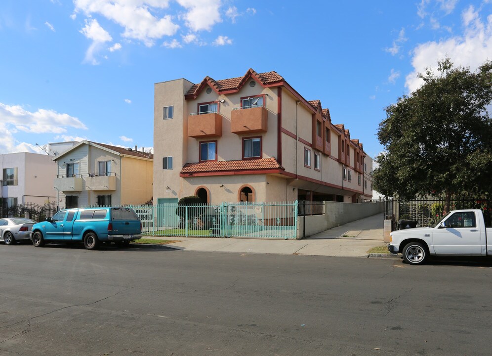 3245 Andrita St in Los Angeles, CA - Foto de edificio