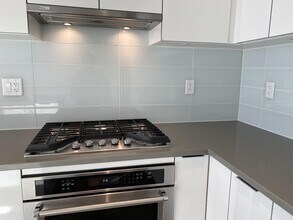 2388 Madison Ave in Burnaby, BC - Building Photo - Building Photo