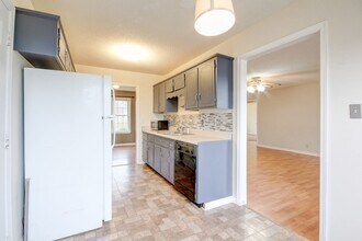 211 Moncrest Dr in Clarksville, TN - Building Photo - Building Photo