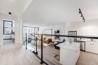 33 E Chestnut St in Chicago, IL - Building Photo - Building Photo