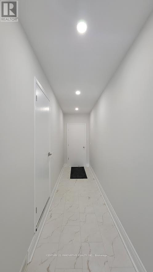 83 Thickson Rd in Whitby, ON - Building Photo - Building Photo