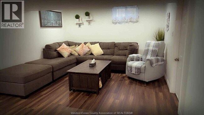 2725 Cappelletto Rd in Windsor, ON - Building Photo - Building Photo