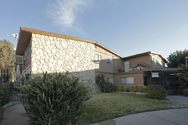 Pasadena Apartments in Pomona, CA - Foto de edificio - Building Photo