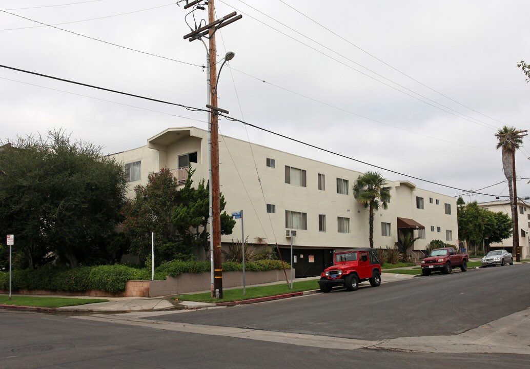 1025 Granville Ave in Los Angeles, CA - Foto de edificio