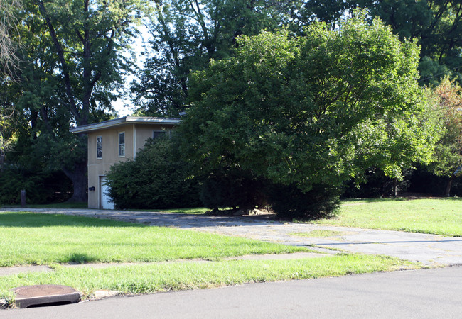 590 Tod Ln in Youngstown, OH - Building Photo - Building Photo