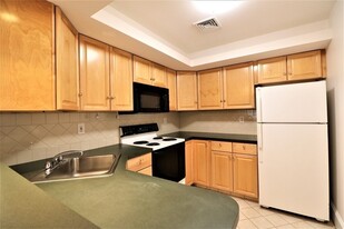 114 Pleasant St, Unit 3 Apartamentos