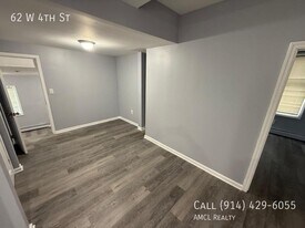 62 W 4th St in Mount Vernon, NY - Building Photo