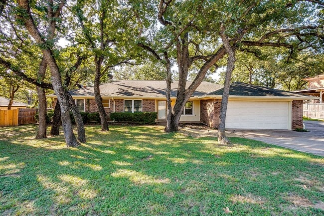 property at 1108 Lakeview Dr