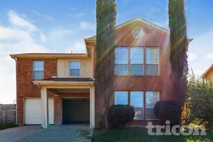 3022 Autumn Run Dr in Forest Hill, TX - Building Photo