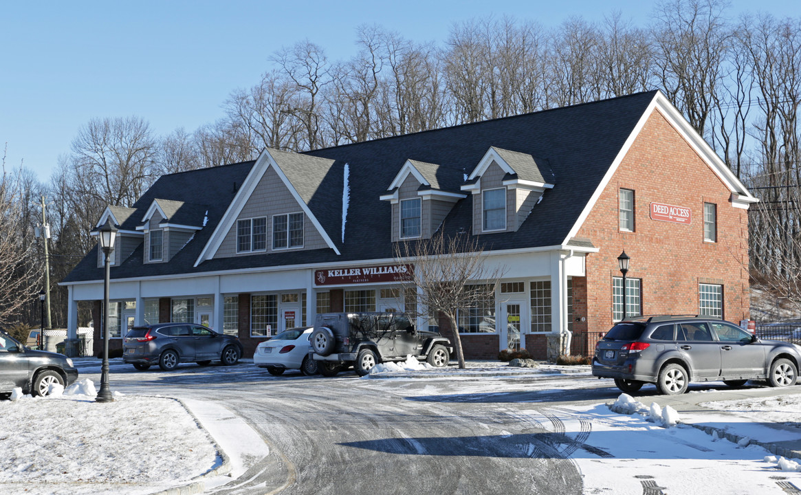 2 Old Tomahawk St in Yorktown Heights, NY - Building Photo