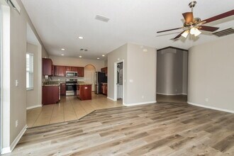 405 Stone Briar Dr in Ruskin, FL - Building Photo - Building Photo