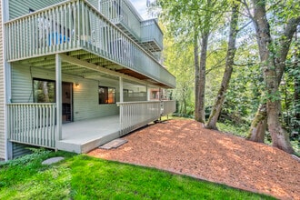 20117 Forest Park Dr NE in Shoreline, WA - Building Photo - Building Photo