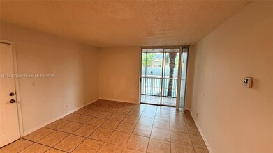 4055 W McNab Rd in Pompano Beach, FL - Foto de edificio - Building Photo