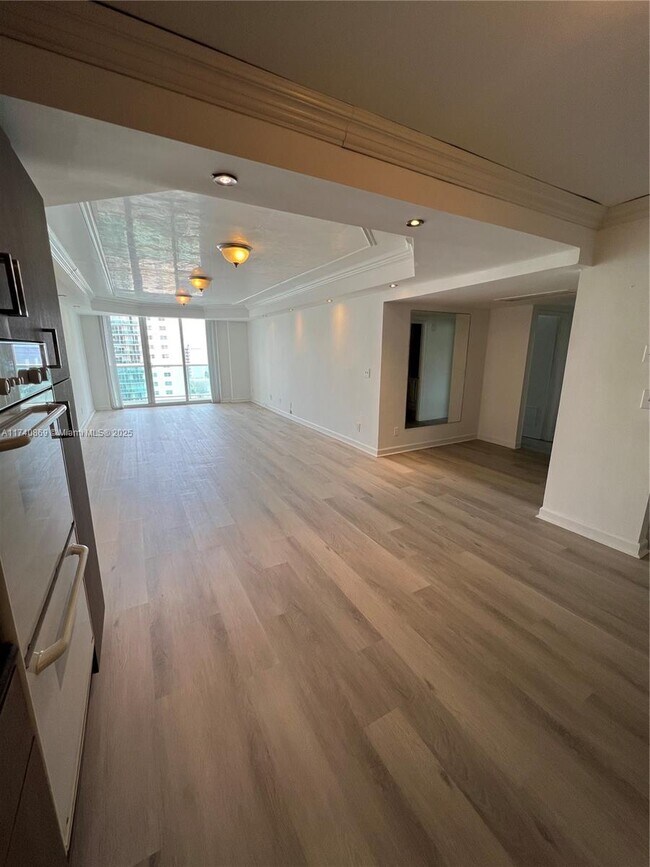 19380 Collins Ave, Unit 1402 in Sunny Isles Beach, FL - Building Photo - Building Photo