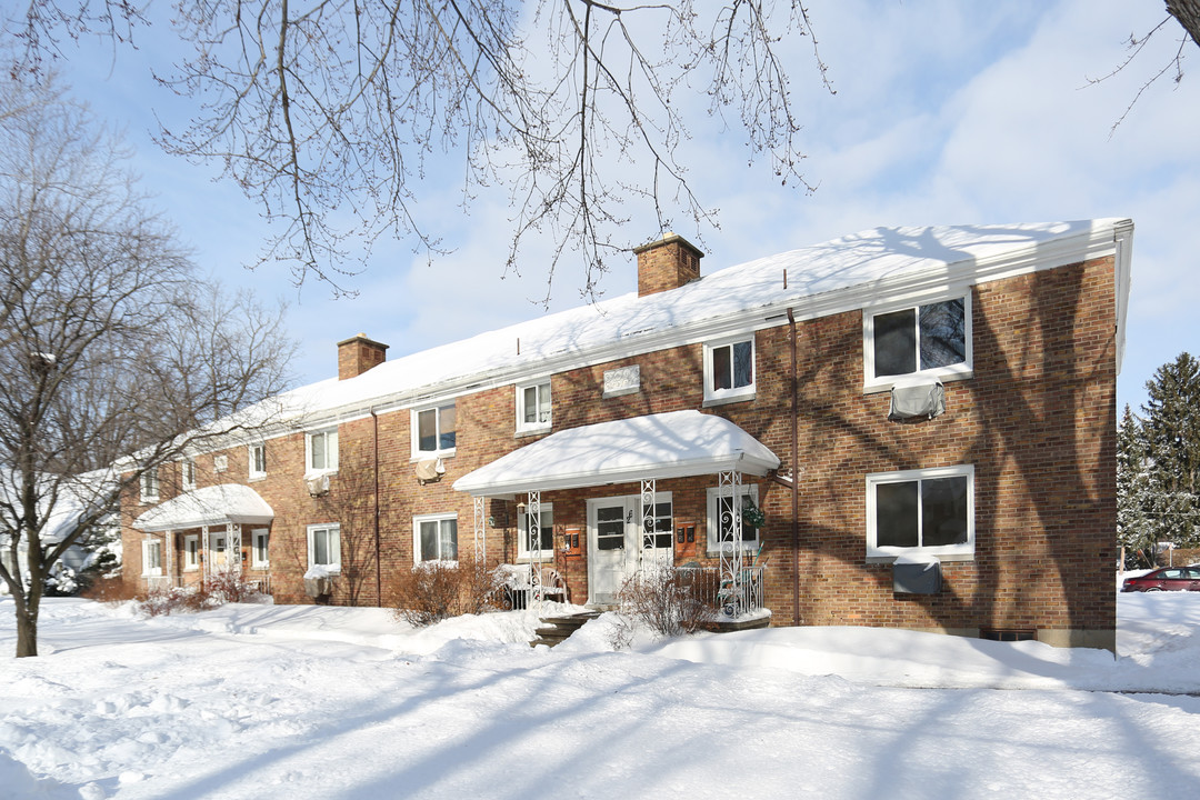 Maplehurst Apartments in Greece, NY - Building Photo