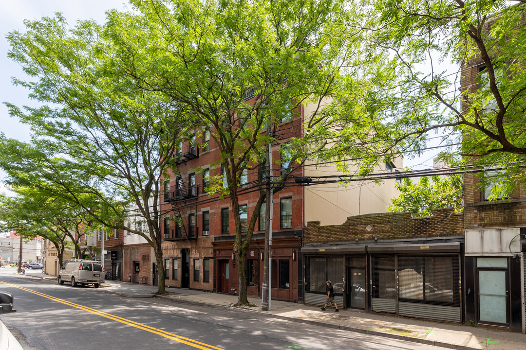 1810 Astoria Blvd in Astoria, NY - Building Photo