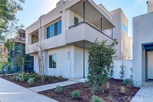 130 Spectacle in Irvine, CA - Building Photo