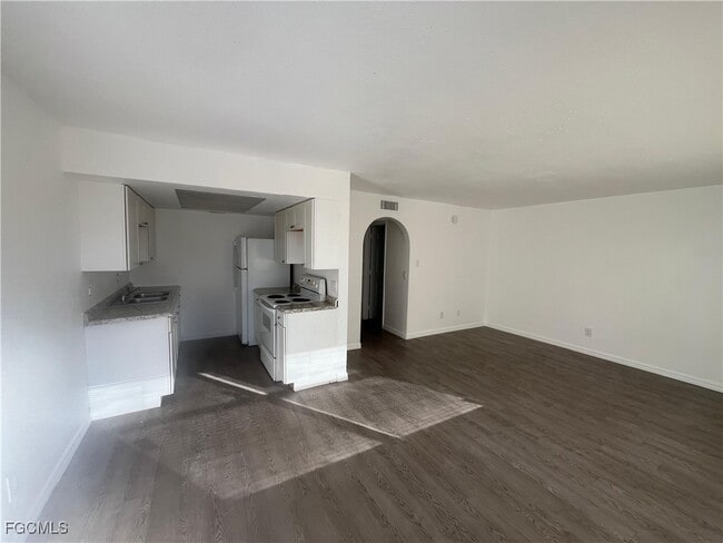 property at 1919 Lillie St