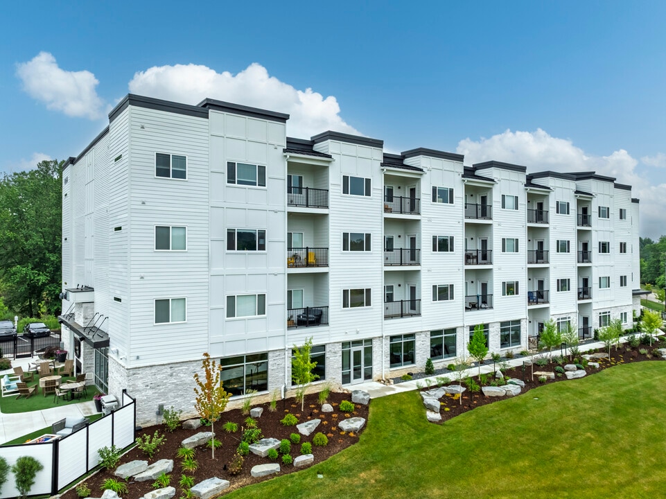 Newton Place Apartments in Haslett, MI - Foto de edificio