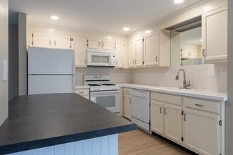 185 Indian Rock Rd in Merrimack, NH - Building Photo - Building Photo