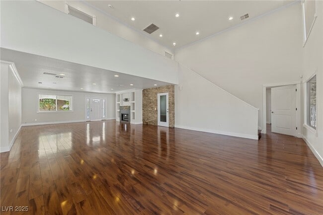 property at 144 E Robindale Rd