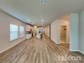 5915 Noah Pl in Saint Hedwig, TX - Foto de edificio - Building Photo