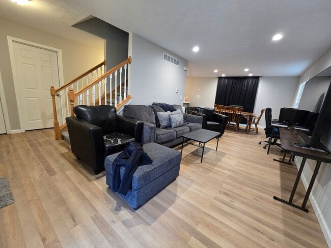 208 Parktrail Rd in Normal, IL - Building Photo - Building Photo