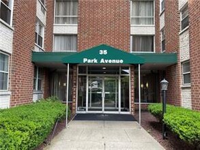 35 Park Ave in Suffern, NY - Building Photo - Building Photo