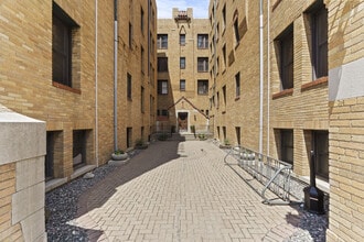 Granada Apartments in Windsor, ON - Building Photo - Building Photo