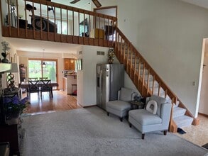 421 Lindenwood Dr in Hartland, WI - Building Photo - Building Photo