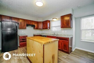 458 Pruden Dr in Pickerington, OH - Foto de edificio - Building Photo