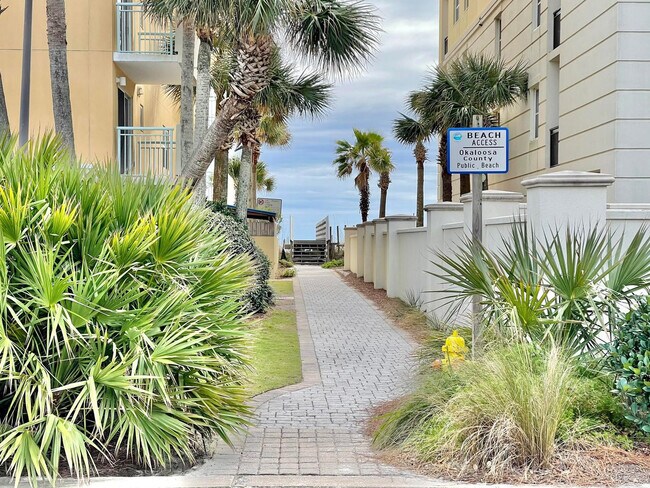 833 Santa Rosa Blvd-Unit -ID1246486P in Fort Walton Beach, FL - Foto de edificio - Building Photo