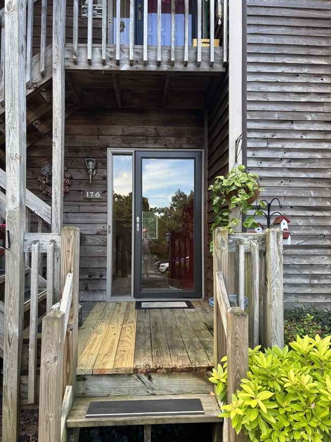 property at 176 Kinloch Ct