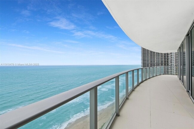 4111 S Ocean Dr, Unit 3001 in Hollywood, FL - Foto de edificio - Building Photo