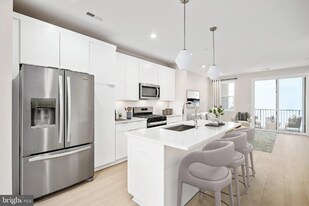 4768 Sully Pt Ln in Chantilly, VA - Building Photo