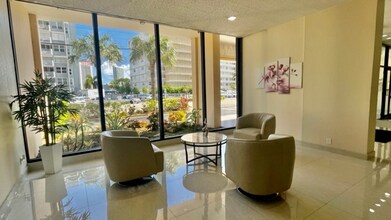 427 Golden Isles Dr in Hallandale Beach, FL - Building Photo - Building Photo