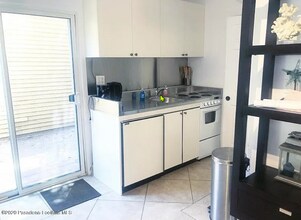 748 N La Jolla Ave in West Hollywood, CA - Building Photo - Building Photo