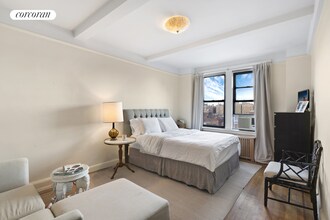 41 W 72nd St in New York, NY - Foto de edificio - Building Photo