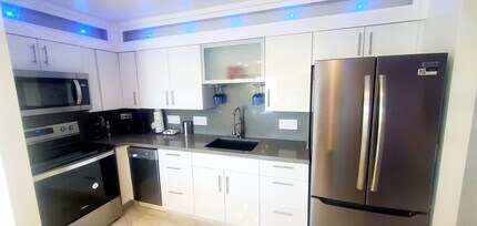 467 S Calle El Segundo, Unit E in Palm Springs, CA - Building Photo - Building Photo