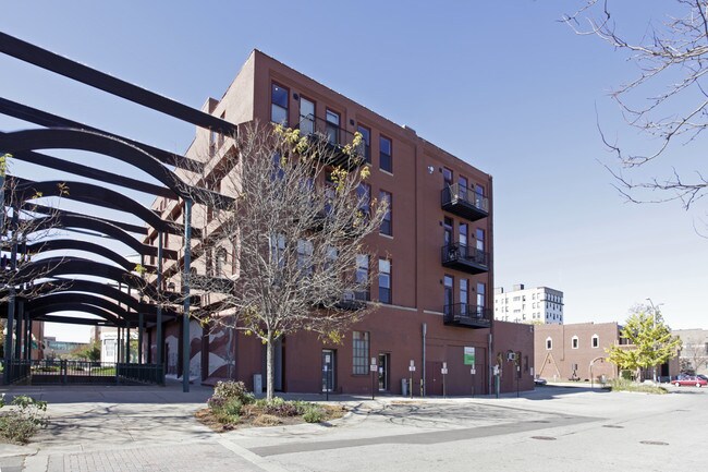 230 North Condominiums in Kalamazoo, MI - Building Photo - Building Photo