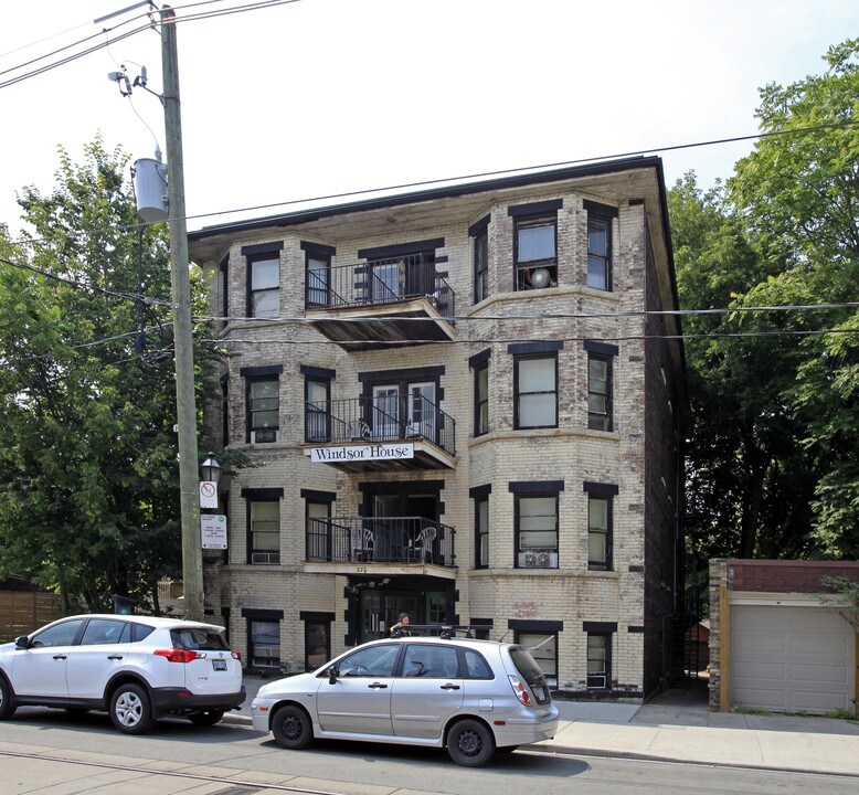 Windsor House in Toronto, ON - Building Photo