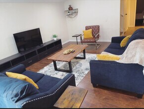 900 Shady Creek Ln in Bedford, TX - Building Photo - Building Photo