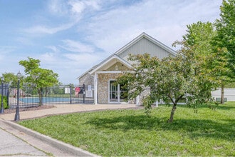 232 SW Chartwell Cir in Lee's Summit, MO - Building Photo - Building Photo