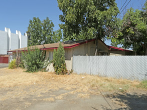 4563 E Sierra Madre Ave in Fresno, CA - Building Photo - Building Photo