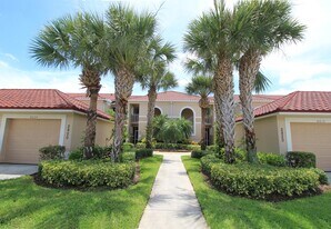 2820 Cypress Trace Cir in Naples, FL - Building Photo
