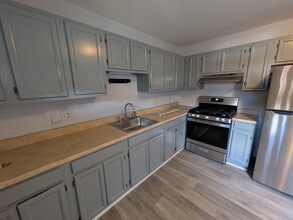 998 Campbell Ave in West Haven, CT - Building Photo - Building Photo