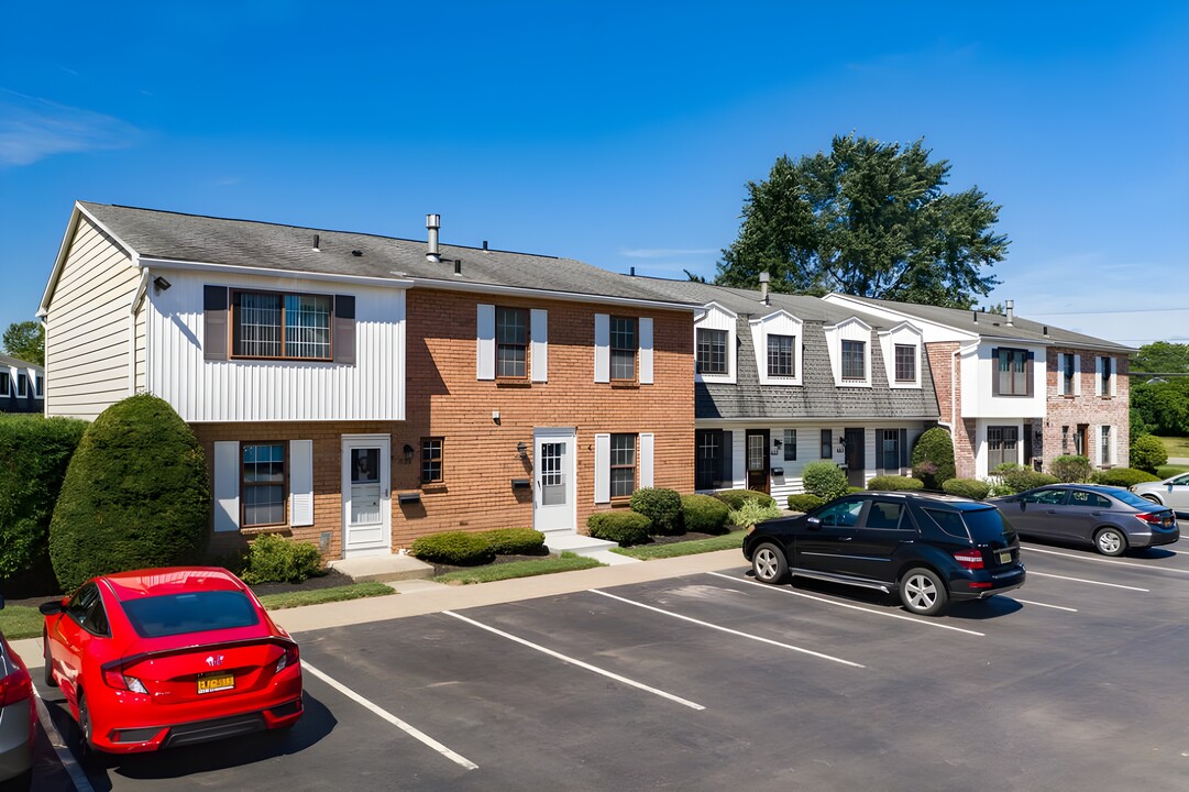 French Court Apartments in Rochester, NY - Building Photo